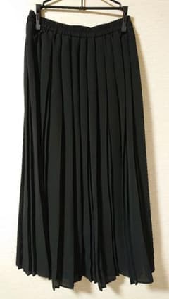 黒のプリーツスカートのサムネイル