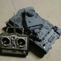 マロンちゃん様 専用ラジコン戦車(写真に写っているものですべてです)のサムネイル