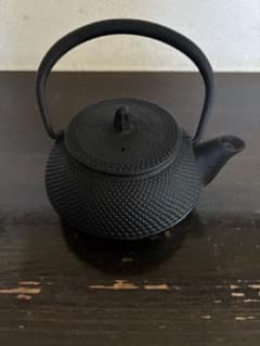 南部鉄器 鉄瓶 霰文様 茶こし付きのサムネイル