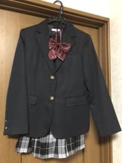 卒業式 女の子 スーツのサムネイル