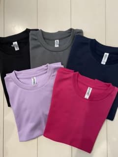 無地のTシャツのサムネイル
