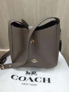 COACH ショルダーバッグ グレージュ レザー - メルカリ