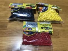 パーラービーズ 単色 赤 黒 黄色のサムネイル