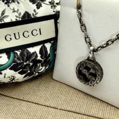 【訳アリ／新品磨】 GUCCI アラベスク ペンダント〈ラージ〉
