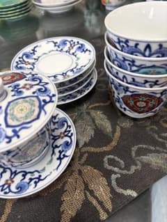 有田焼 肥前皿山 幸右衛門 作 染錦 唐花画 台付 蒸碗5客 共箱 懐石料理道具 ヴィンテージ陶器 肥前皿山 幸エ門 錦唐花画 台つき蒸し茶碗白磁茶碗
