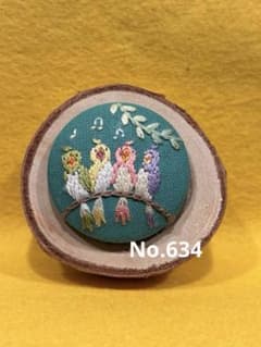 くるみボタン刺繍ヘアゴムorブローチ 小鳥の合唱団 鳥刺繍 メルヘン