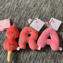 つぶらな瞳のアルファベットR A つぶらな瞳のいちごフェアのサムネイル