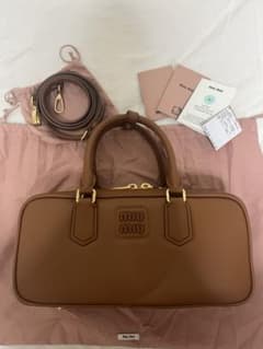 miumiu アルカディ レザーバッグ ラージ コニャック