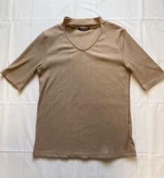 INGNI ベージュ Vネック 半袖Tシャツ トップス　Mサイズのサムネイル