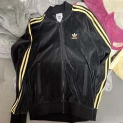 adidasベロアのサムネイル