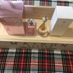 Ꭰior ミニ香水2個のサムネイル
