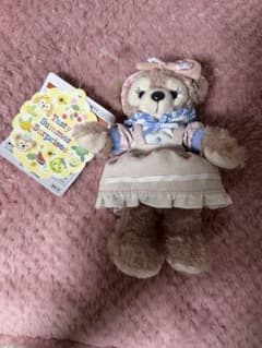 テイスティーサマーサプライズ シェリーメイ　ダッフィー ぬいぐるみバッジ Amazon.co.jp: シェリーメイ ぬいぐるみバッジ テイスティサマー