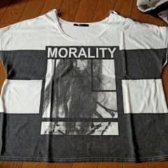 ゆるめのTシャツのサムネイル