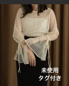 【新品】「値下げ中」リボン付き アイボリー シアーブラウス オケージョンのサムネイル