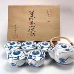 【蔵京陶苑】煎茶道具 小茶器揃 染付 祈峰造 急須 湯呑 湯冷まし 加藤和峰 S031 春峰 茶器揃 急須 蓋付湯呑 5客 共箱 煎茶道具 染付 レトロ