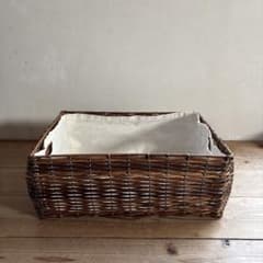 大きめのしっかりしたワイヤー入のカゴ　持ち手付き　北欧雑貨