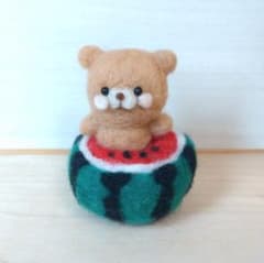 羊毛フェルト　スイカくまさんのサムネイル
