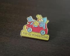 TRIP TO WONDERLAND サンリオ　ピンバッジ　ピンズのサムネイル