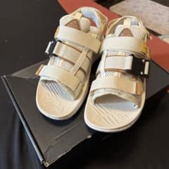 【専用】フラワーマウンテン　サンダル23.5センチ美品のサムネイル