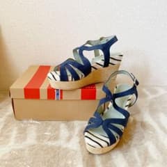 ＊ほぼ新品ジェリービーンズ　ネイビーサンダルのサムネイル