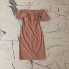 新品　オフショルドレスのサムネイル