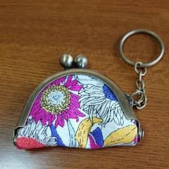 ハンドメイド　がま口アクセサリー入れポーチLIBERTY生地のサムネイル