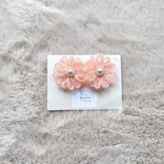 【スワロ付】ふわふわフラワーピアス♡ハンドメイドのサムネイル