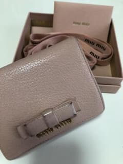 週末限定お値下げ　2800円→2500円　miumiu 二つ折り財布のサムネイル