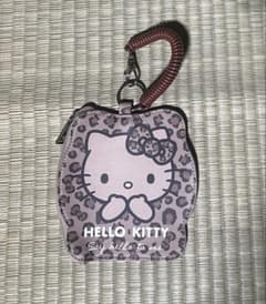 HELLO KITTY レオパード柄 パスケース 定期入れのサムネイル