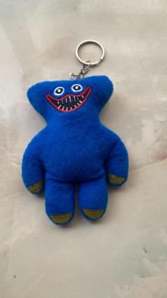 青いキャラクター型ぬいぐるみ キーホルダー付きのサムネイル