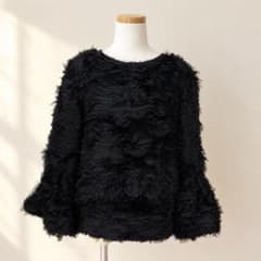 黒 トップス　ブラック　個性的　Sサイズ　きれいめ　フレンジ　華やか