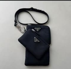 PRADA ブラックショルダーバッグ　スマホケース＋小物入れのサムネイル