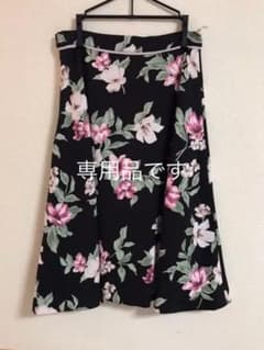 ななりせ様専用品です。花柄スカート　デビュードフィオレのサムネイル