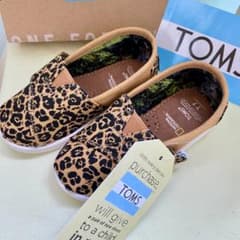 新品タグ付 TOMS ナショジオ レオパード クラシックシューズ 14cm T7のサムネイル