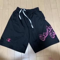 Champion ショートパンツ 黒 ピンクロゴ入りのサムネイル
