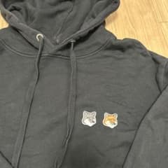 MAISON KITSUNÉ 黒パーカー Sサイズのサムネイル