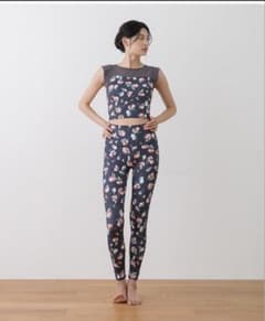 リサさん専用LAVA SUKALAローズプリントレギンス新品未開封Mサイズ リサさん専用LAVA SUKALAローズプリントレギンス新品未開封Mサイズ