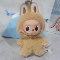 【S】ラブブ LABUBU イニシャル ぬいぐるみペンダント イニシャル ラブブ 【S】ぬいぐるみペンダント - メルカリ