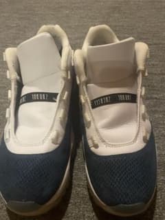 Jordan 11 Low ネイビー/ホワイトのサムネイル