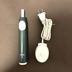 ほぼ未使用】ブラウン 電動歯ブラシ 本体＋充電器（型番：iO2） - メルカリ
