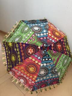 カラフル刺繍模様の傘のサムネイル