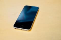 Apple iPhone SE（第一世代）128GBのサムネイル