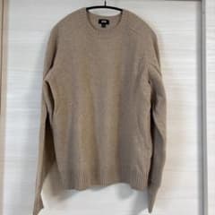 UNIQLO ベージュ　プレミアムラムクルーネックセーター Mのサムネイル