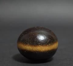 オールド チベット 老メノウ 瑪瑙 薬師天珠 線珠 特大玉根付 緒締玉