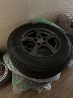 ブリヂストン　スタッドレス　低使用　アウトランダーのサムネイル