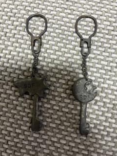 月と星　鍵モチーフ　キーホルダー 2個セットのサムネイル