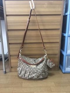 russet ショルダーバッグ ハンドバッグ　チャーム付き☆のサムネイル