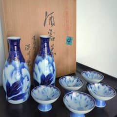 深川製磁 瑠璃牡丹金ミル 酒器揃（徳利2・盃お猪口5） - メルカリ