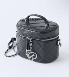 【Belle Charme】Glitter Logo QuiltedVanityのサムネイル