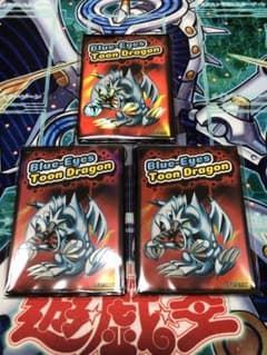 遊戯王 新品未開封 ブルーアイズ・トゥーン・ドラゴン スリーブ 60枚